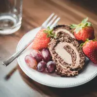 Učíme se od mistra: Malovaná kakaová roláda s pistáciemi