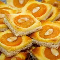 Litý koláč s tvarohem a meruňkami