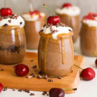 Čokoládový pohár s třešněmi Čokoládový pohár s třešněmi