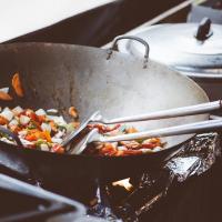 Stir-fry: Rychlá příprava večeře či oběda ve woku či hluboké pánvi