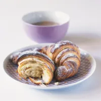 Máslový croissant Máslový croissant