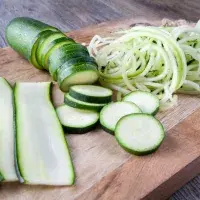Proč je třeba cuketu nechat vypotit: Jednoduchý trik pro dokonalé letní recepty