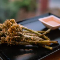 Zelenina v těstíčku (tempura) se sójovou omáčkou Zelenina v těstíčku (tempura) se sójovou omáčkou