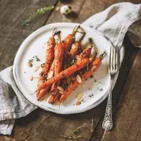 Pečená karotka s tymiánem a mandlemi