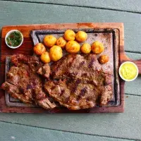 Kotletky se sýrem a bramborami Kotletky se sýrem a bramborami