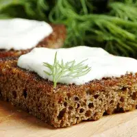 Mrkvový hrníčkový koláč s kokosem Mrkvový hrníčkový koláč s kokosem