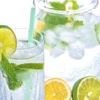 Jablečná limonáda s bezinkami & mátou