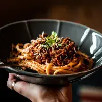 Patří do boloňské omáčky mléko, nebo ne? Odhalte pravdu o kontroverzní surovině