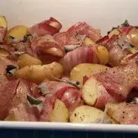 Plněné bramborové slupky se slaninou a sýrem