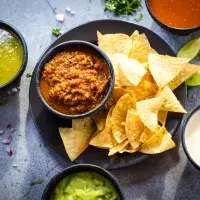 30 receptů na letní dipy a omáčky z časopisu Apetit