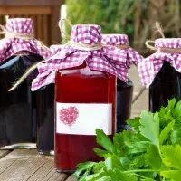 Jak připravit domácí sirup, kolik cukru do něj potřebujete a jaké množství ovoce je potřeba