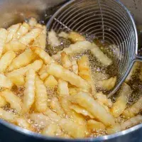 Smažte chytřeji: Křupavé pokrmy bez zbytečného tuku a přepalování