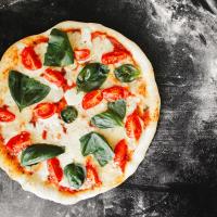 Jak vznikla královna pizzy margherita a kdy přišla do Čech