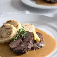 Jak a čím správně špikovat maso: Vyzkoušejte i něco jiného než slaninu a špek