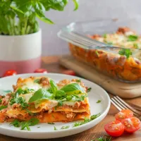 Lasagne s hovězím masem a rajčaty