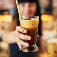 Ledová káva v hlavní roli: Z obyčejného nápoje se stala stylová závislost