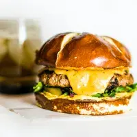 7 letních burgerů z Apetitu, které si zamilujete. I pro vegetariány