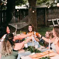 6 tipů, jak uspořádat zábavnou letní party s recepty Apetitu