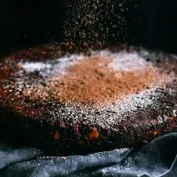 Čokoládová bábovka s rozinkami a světlým pivem 