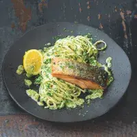 Linguine s lososem a brokolicí