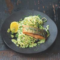 Linguine s lososem a brokolicí
