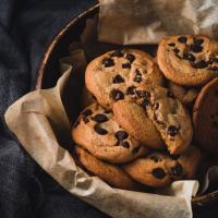 Cookies s třtinovým cukrem, rozinkami a ořechy