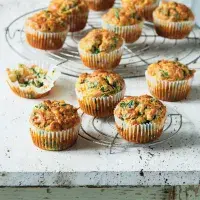 Svačinové muffiny se šunkou a sýrem Svačinové muffiny se šunkou a sýrem