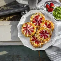 Bazalkové koláče s tvarohem a jahodami podle Jany Pokorné