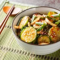 Jak připravit asijský virální okurkový salát?