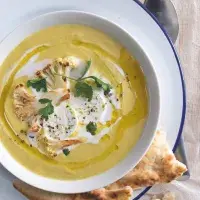 Květáková polévka mnoha chutí: 16 receptů pro fanoušky květáku