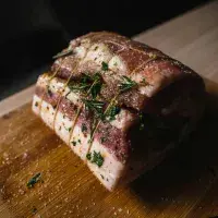 Co je to porchetta a jak si ji připravit? Propadněte italské masové roládě