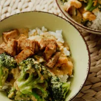 Kuře s brokolicí, citronem a kešu