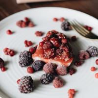 Jednoduchý cheesecake s jahodovou polevou