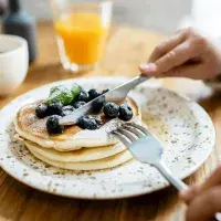 Sladká snídaně i sytá svačina: Připravte si jednoduché a nadýchané lívance z ricotty či tvarohu