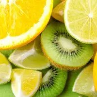 Osvěžující kiwi chutná i zdobí