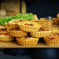  Cibulový mini quiche se slaninou a kukuřicí