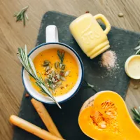 Dýňová polévka se zázvorem a miso pastou