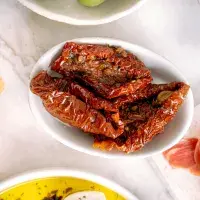 Domácí sušená rajčata: Co z nich připravit a jak je uchovat na další měsíce?