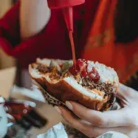 Jak vybrat dobrý kečup? Čtěte, co uvádí jeho obal, a vyhnete se přísadám, které v jídelníčku mít nechcete