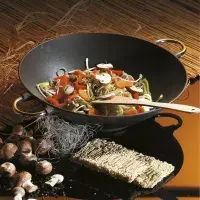 Jak pečovat o pánev wok? Jak ji použít? Jaká jídla v ní připravovat?