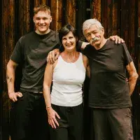 Poněšický lihovar: Příběh rodiny, jablkovice, mrkvovice a proč se vnuk vrhl na gin