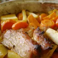 Vepřová pečeně s brambory a mrkví Vepřová pečeně s brambory a mrkví