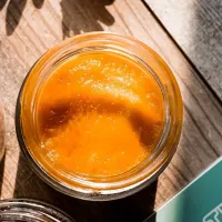 Broskvový džem s medem, vanilkou a skořicí