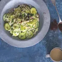 Osvěžující, čerstvá a šťavnatá salátová okurka v tradičních i nevšedních receptech