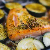 Opékané cukety s lososem Opékané cukety s lososem