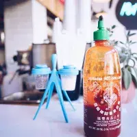 Omáčka, která ve vás probudí oheň. Připravte si raz dva domácí srirachu