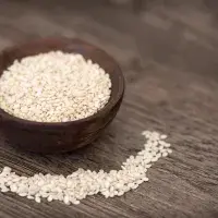 Pražení sezamových semínek