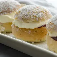 Bulky se zavařenými meruňkami