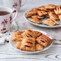 Listové těsto: 20 receptů na šátečky, taštičky a kapsičky – sladké i slané