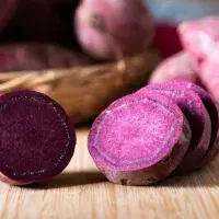 Fialové batáty: Potravina dlouhověkosti, která snižuje stres. Kde je sehnat u nás?